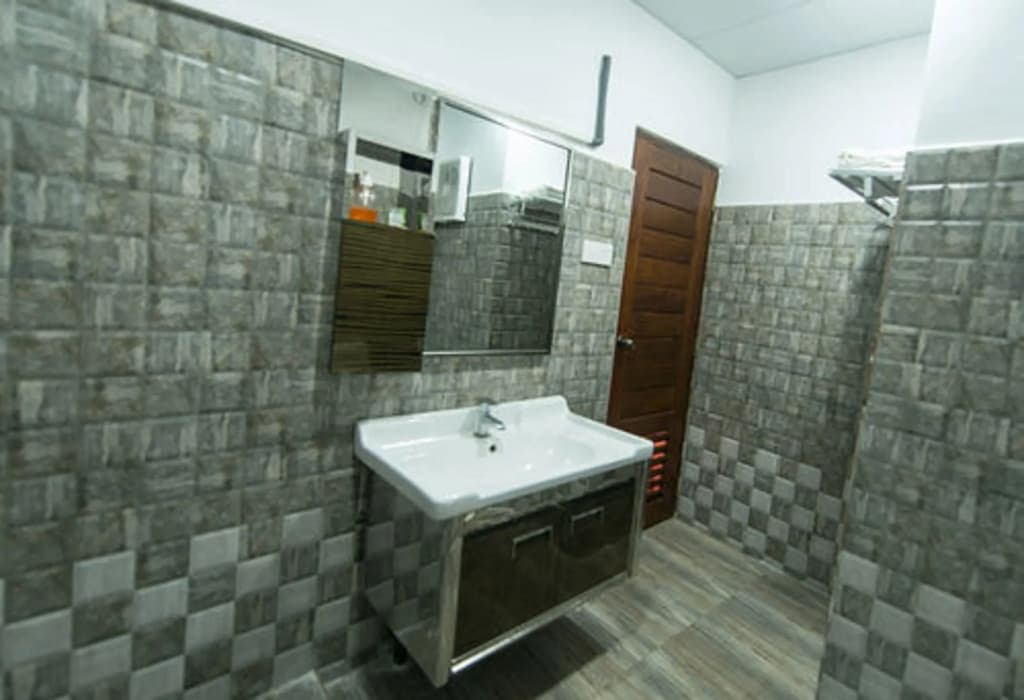 Metro City Hotel - photo 9