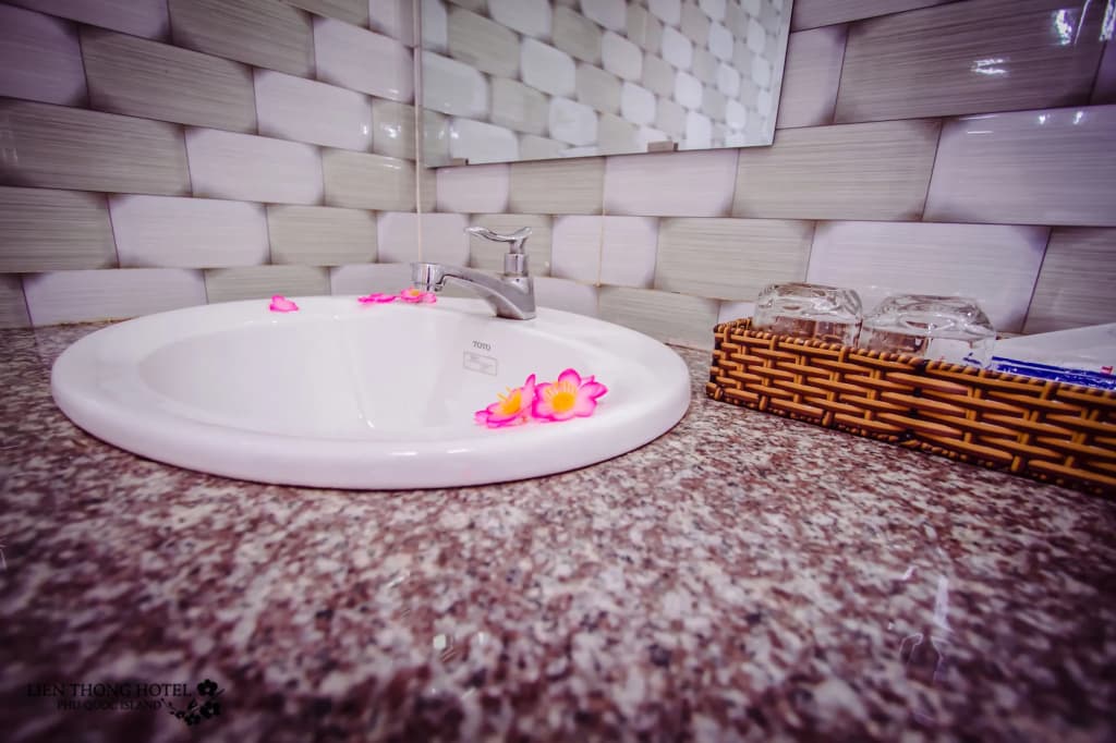Lien Thong Hotel - photo 15