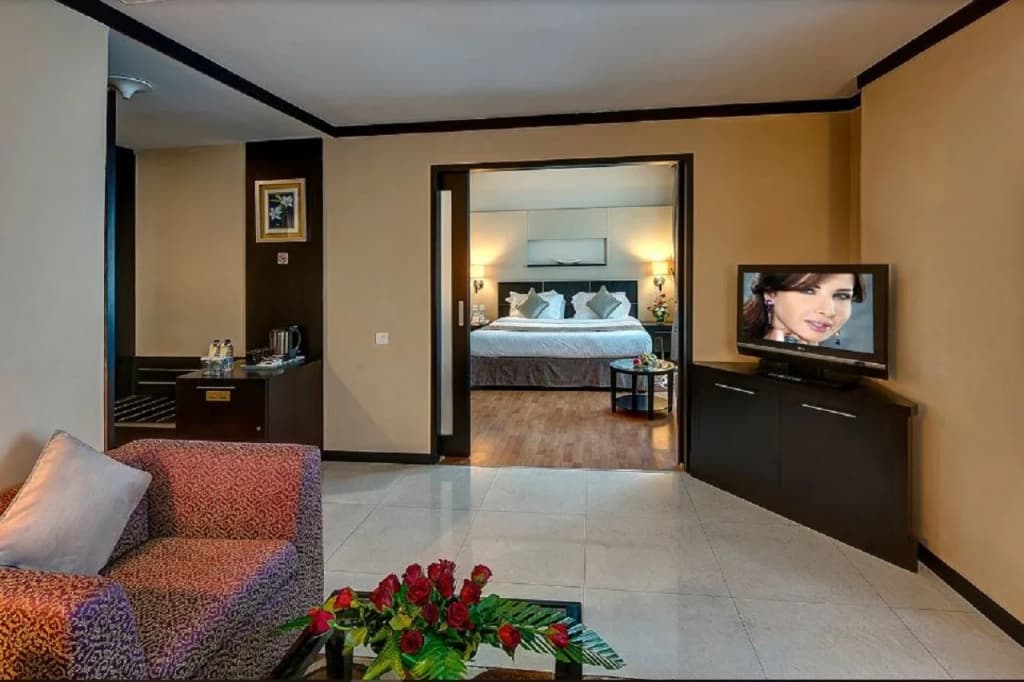 Grandeur Hotel - photo 6