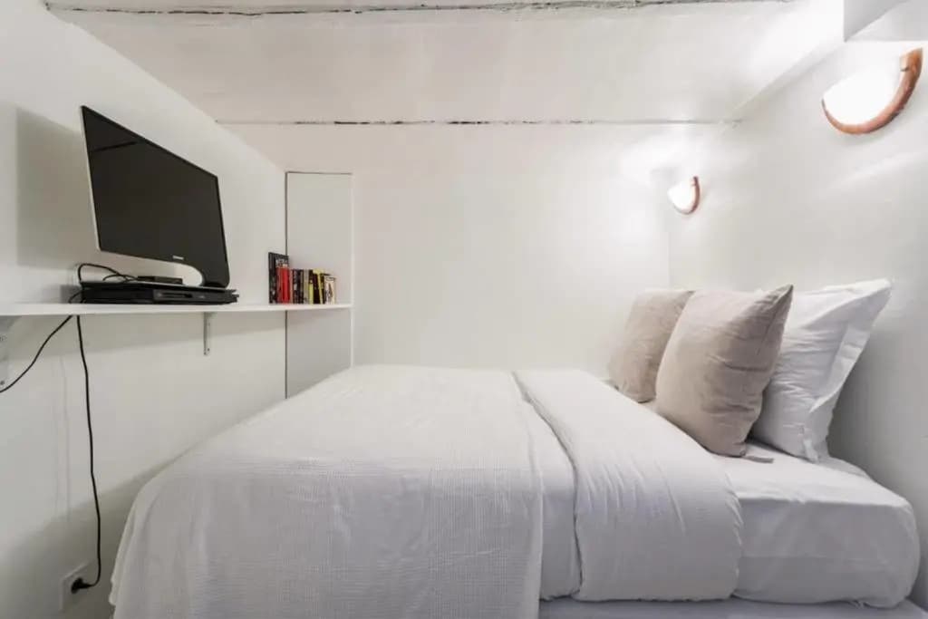 Small Is Beautiful Ideally Located Sleeps 4 - photo 5