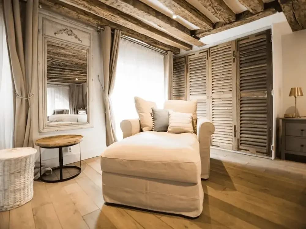 Classy Bourgeois Chic 2 Bedroom Apt in Le Marais - photo 2