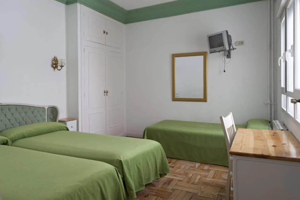 Hostal Madrid - photo 5