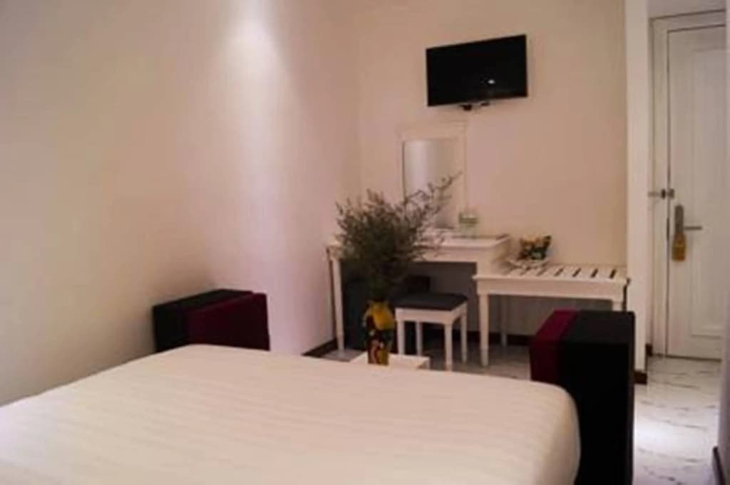 Regina Boutique - photo 5