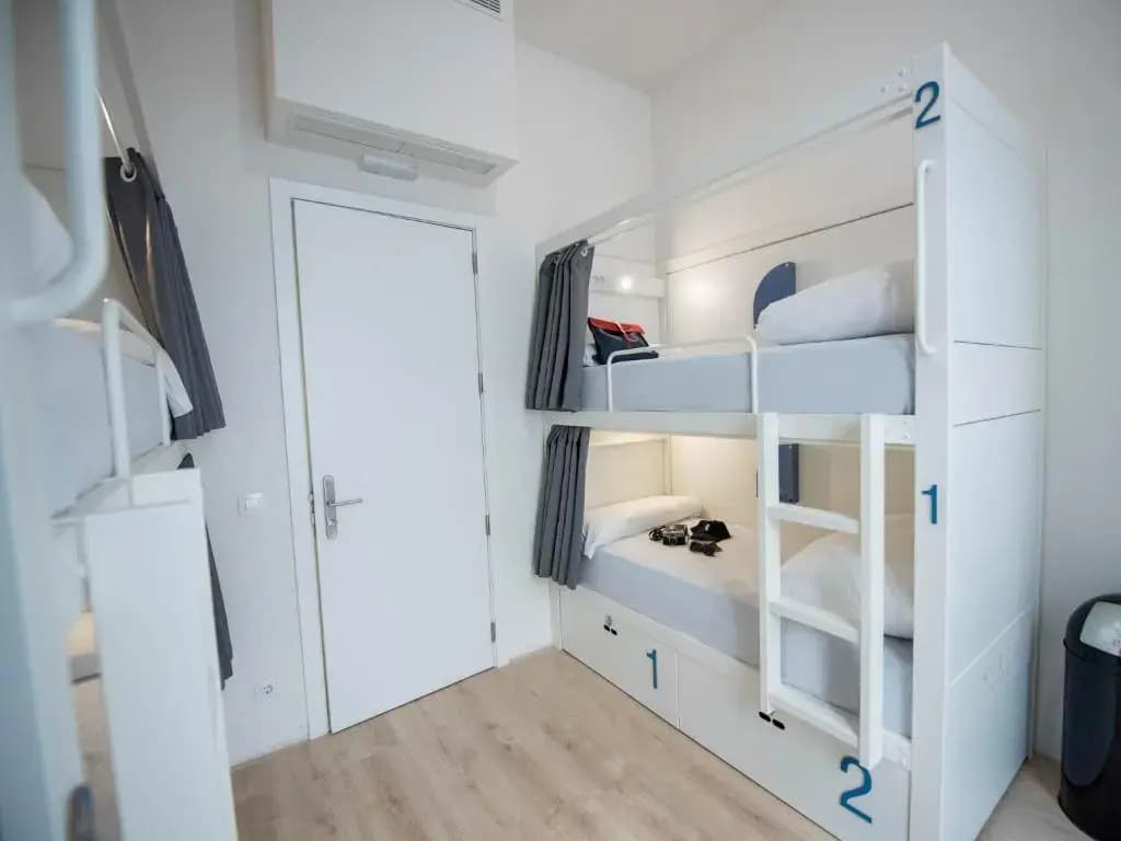 Room Gran Vía - photo 18