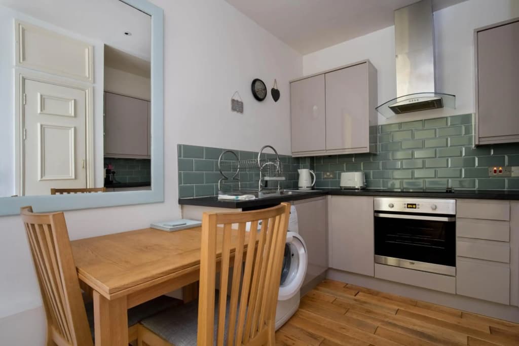 Sunshine On Leith Apartment - photo 19