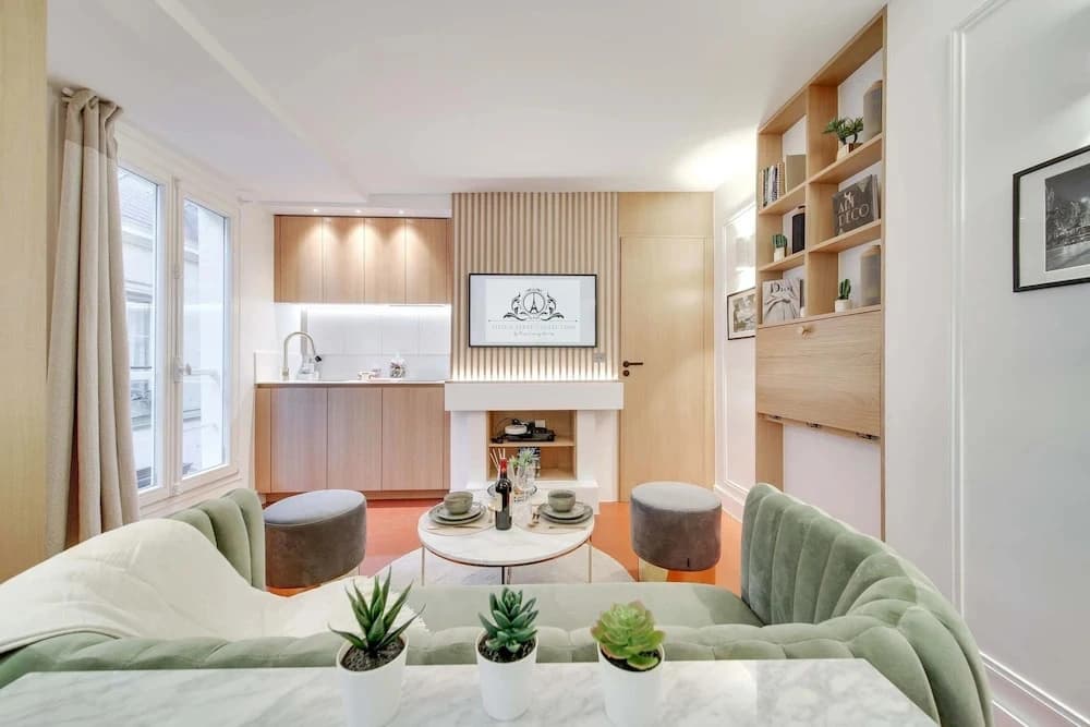 Historical Apartment in the Heart of Paris - 3 - photo 2