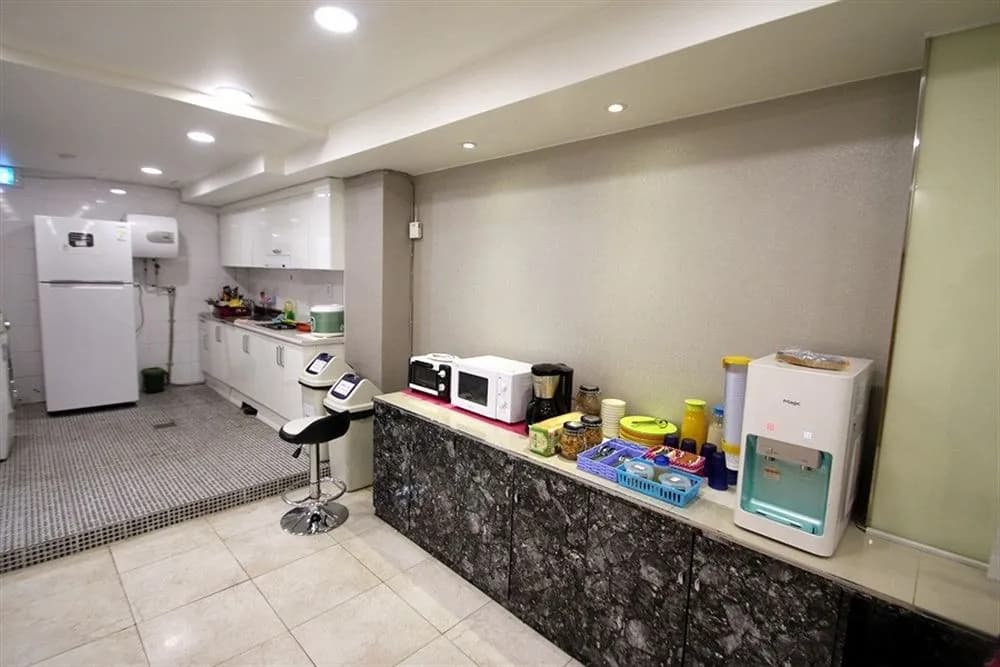 Hi 5 Hostel - photo 23