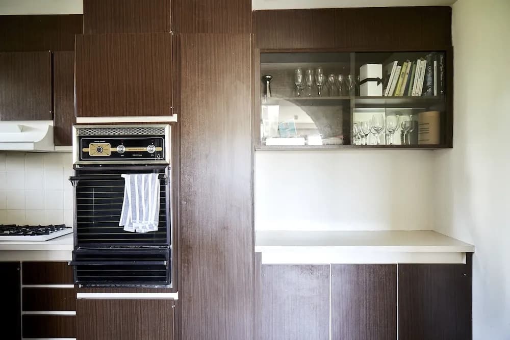 Retro Apart with Air Conditioning Perfect Location - photo 13