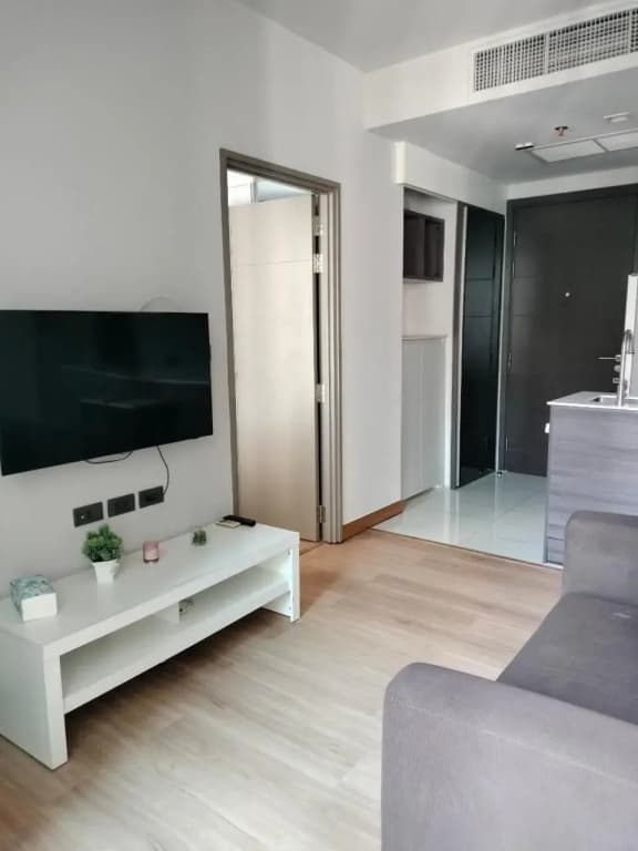 Ceil By Sansiri Condominium Ekamai 12 Near BTS - photo 1