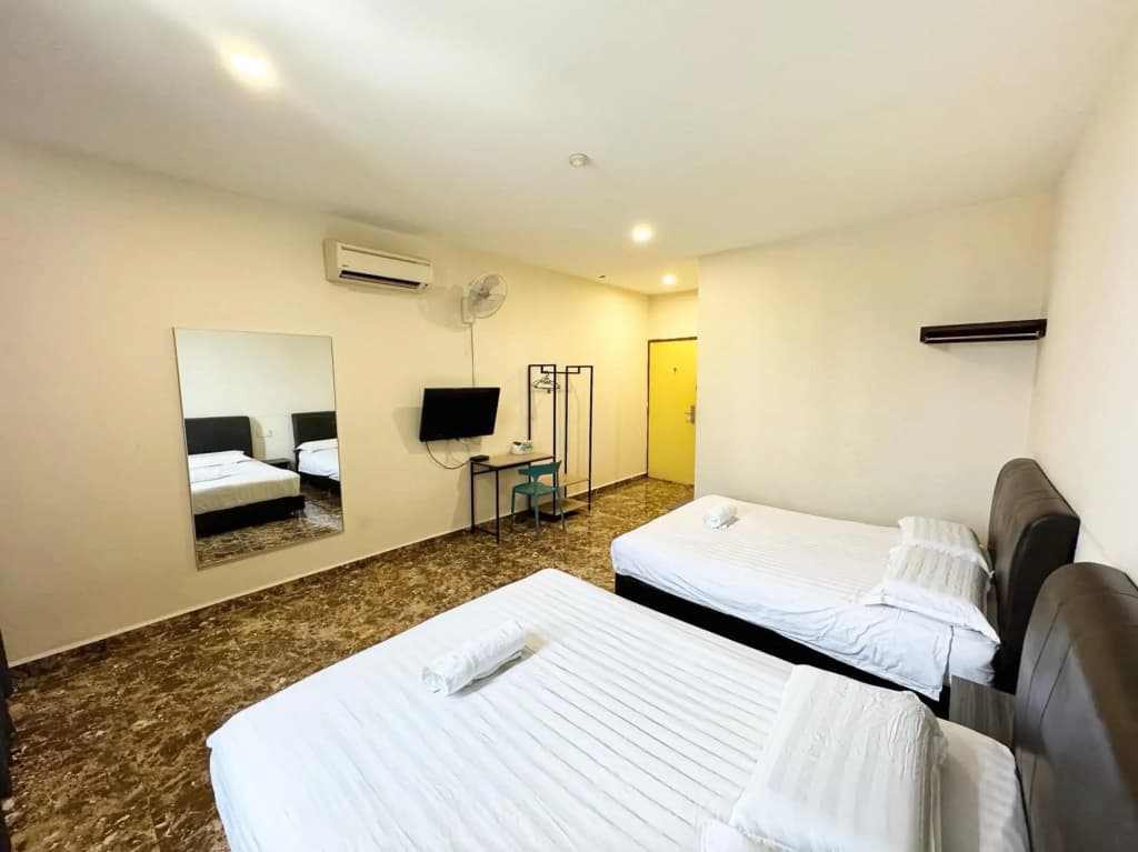 OYO 89493 Q Hotel Mentakab - photo 5