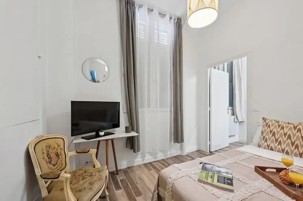 Stylish 1BR Flat Near Luxembourg Gardens - photo 3