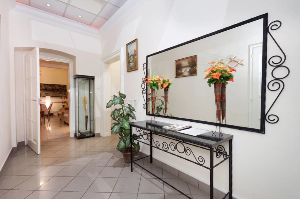 Opera Apartments - photo 2