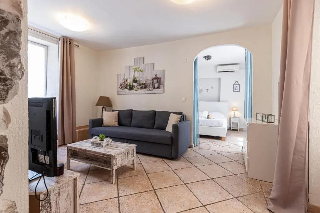1 Bedroom apartment in Nice Port - photo 3