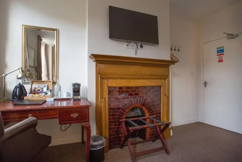 The Captain Cook Hotel - photo 12