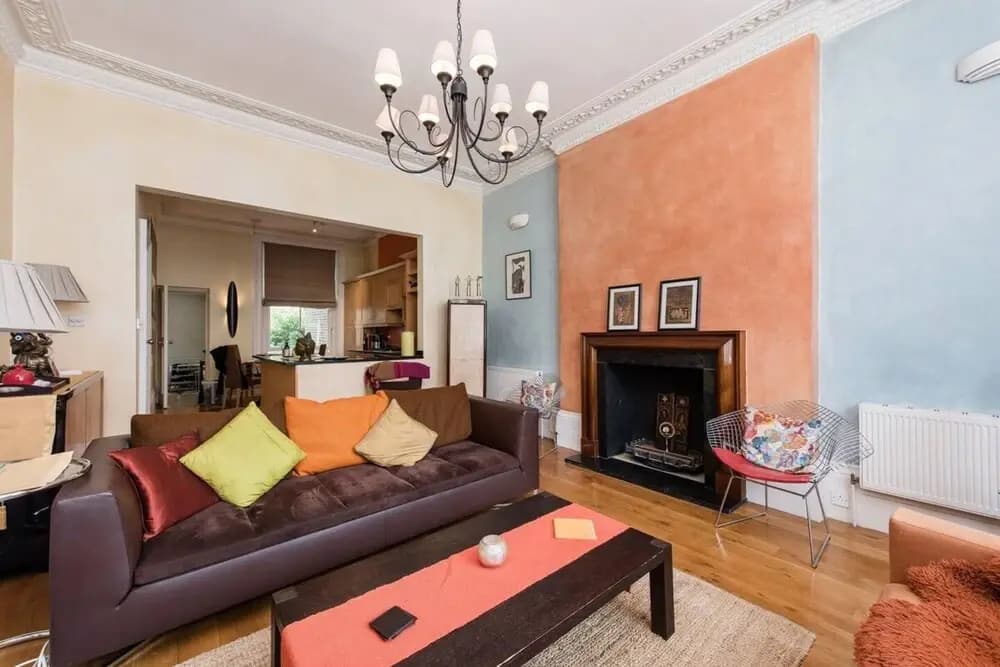 Inviting 1BD Hideaway Kensington Olympia! - photo 10