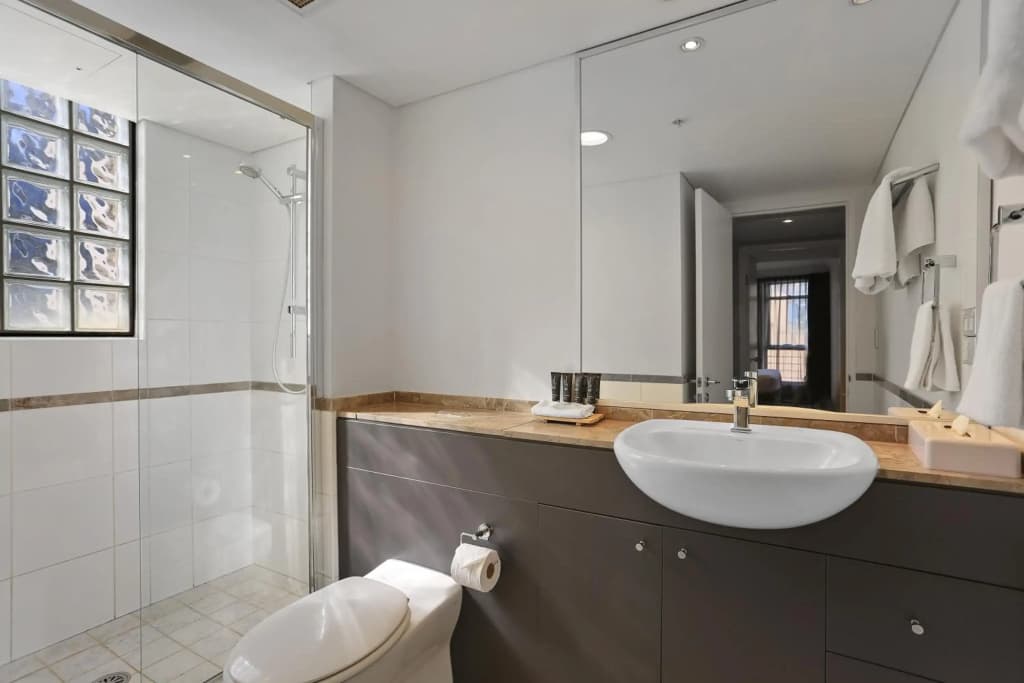 KOZYGURU Sydney CBD Amazing View 2 Bed Family Apartment NHA653-702 - photo 6