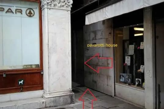 Pavarotti House - photo 1