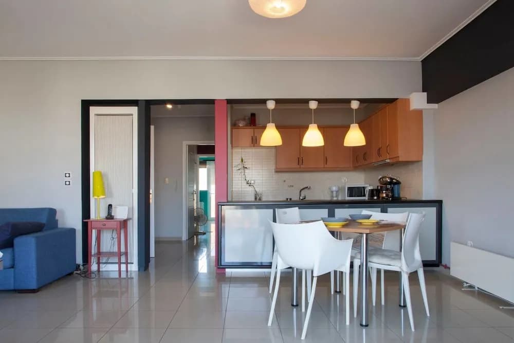 Bright Central Apt in Athens - photo 4