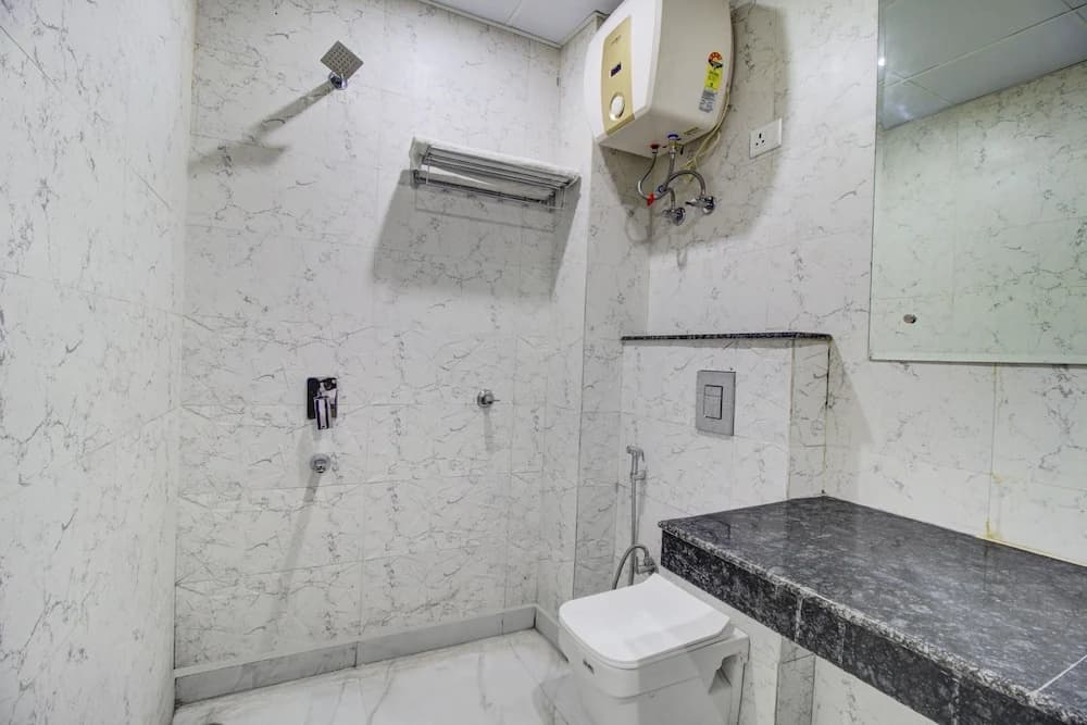 FabHotel Gross inn Suites - photo 9