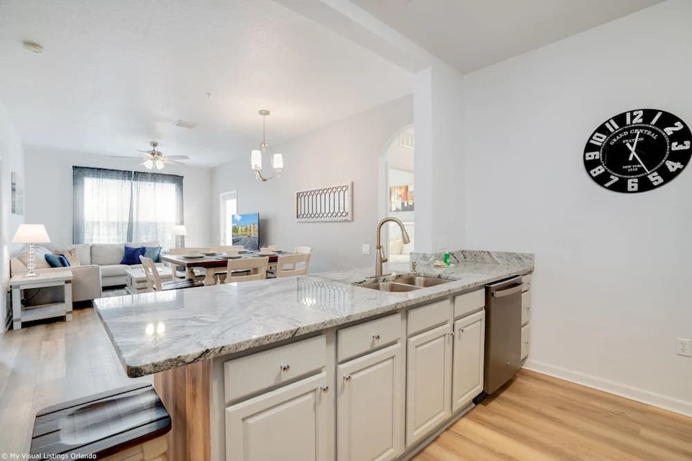 Spacious and Lovely 3BD Unit With Balcony, Close to the Convention Center #3vc309 - photo 22