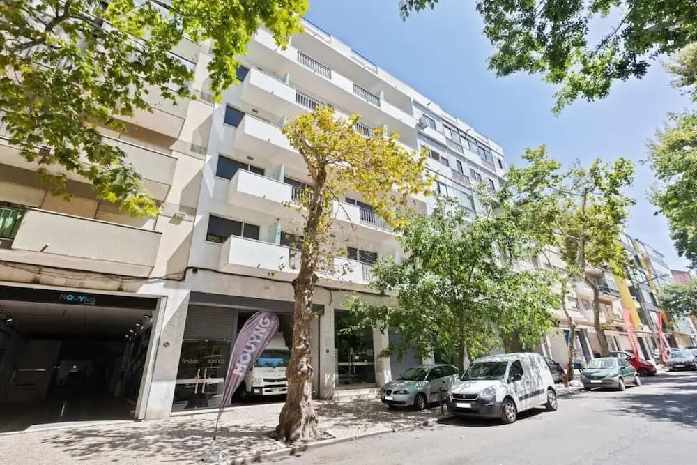 Spacious 1 Bed Apt w/Balcony, Sleeps 3 - main photo