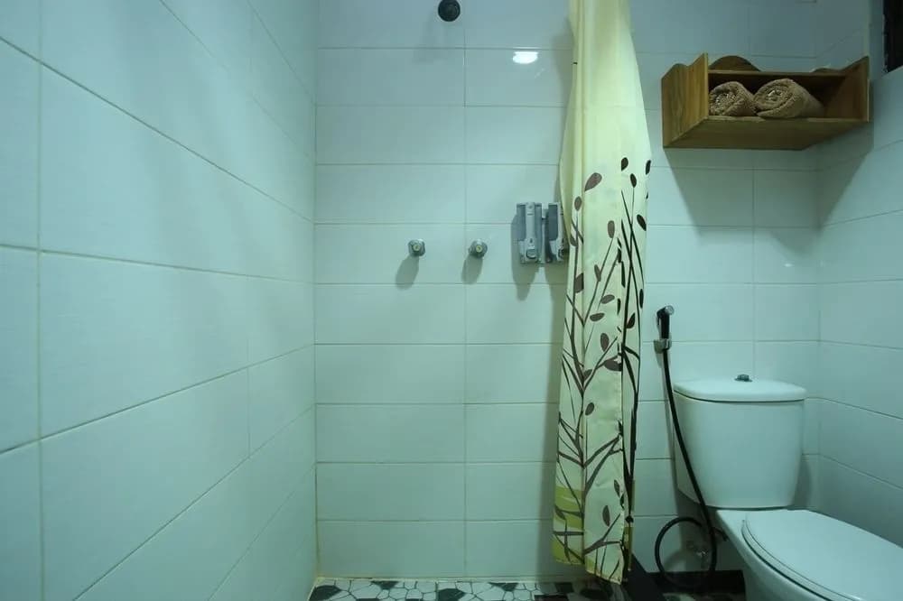 RedDoorz near Discovery Mall Kuta - photo 6