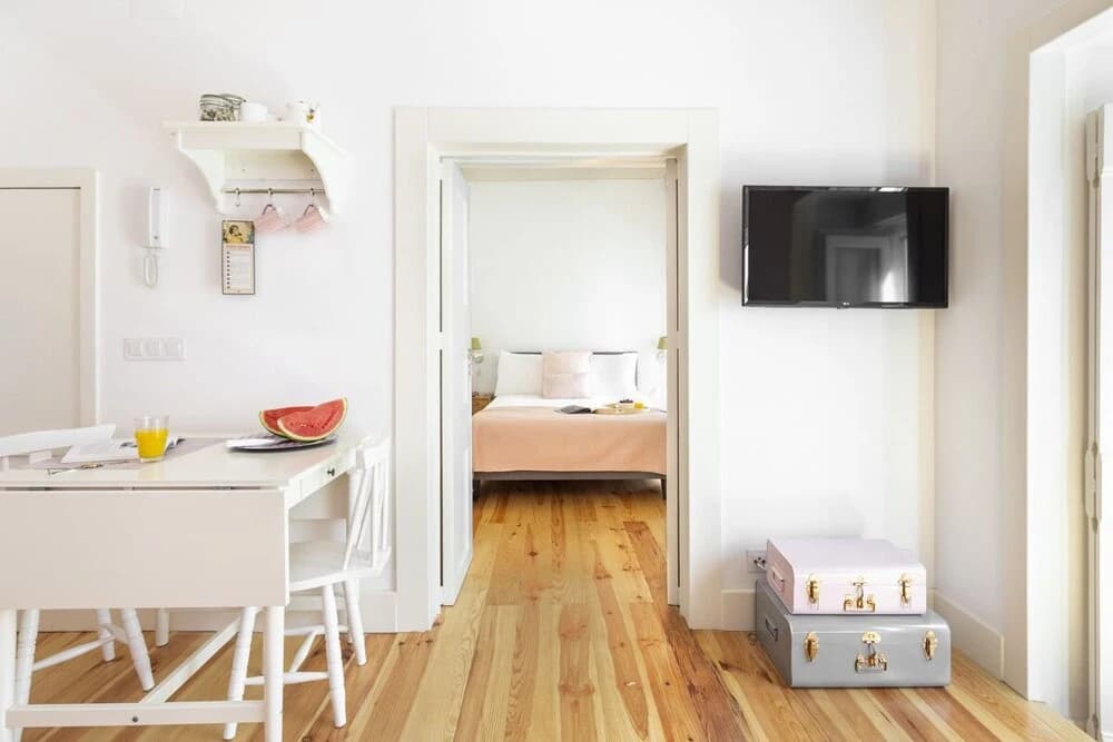 ALTIDO Chic 1BR Apt w/balcony close by Graça Viewpoint & tram stops - photo 18