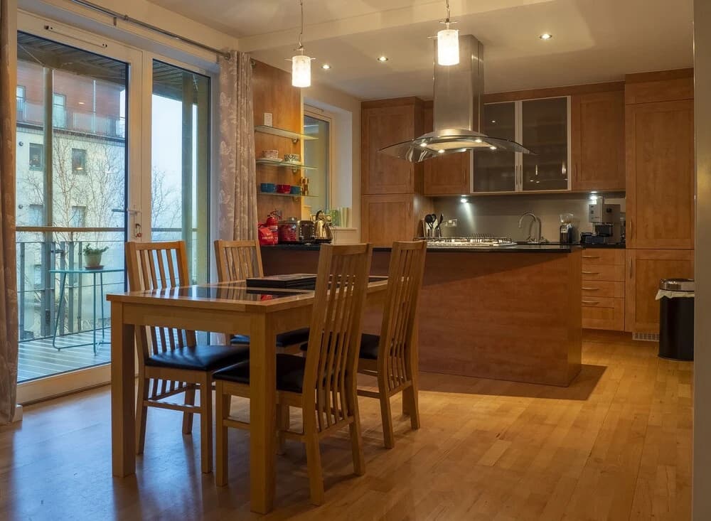 Elegant 2BR Apartment with Balcony and Parking - photo 8