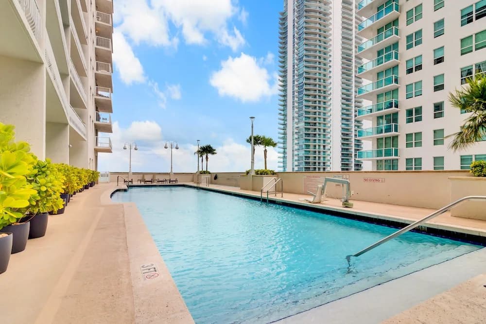 The Club at Brickell Bay Luxury Suites - photo 15