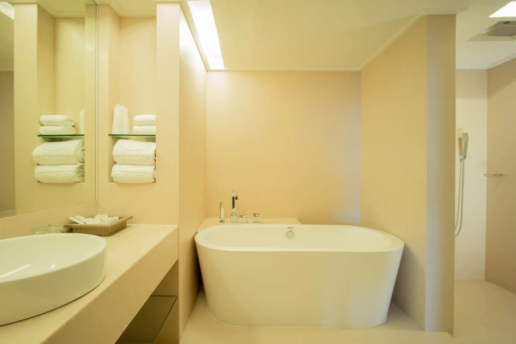 Emerald Hotel Bangkok - photo 9