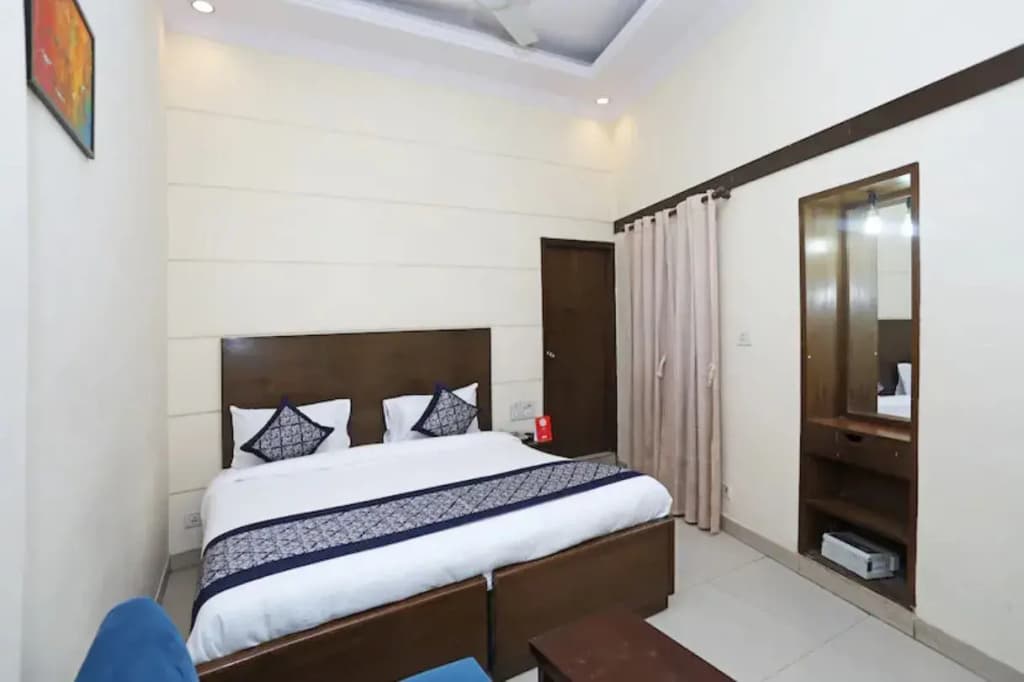 Capital O 10750 Hotel Vivek - photo 17