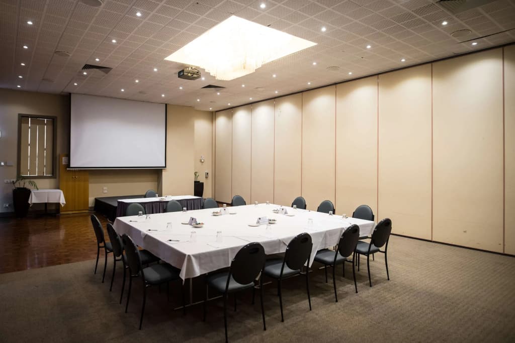 Best Western Airport Motel and Convention Centre - photo 21