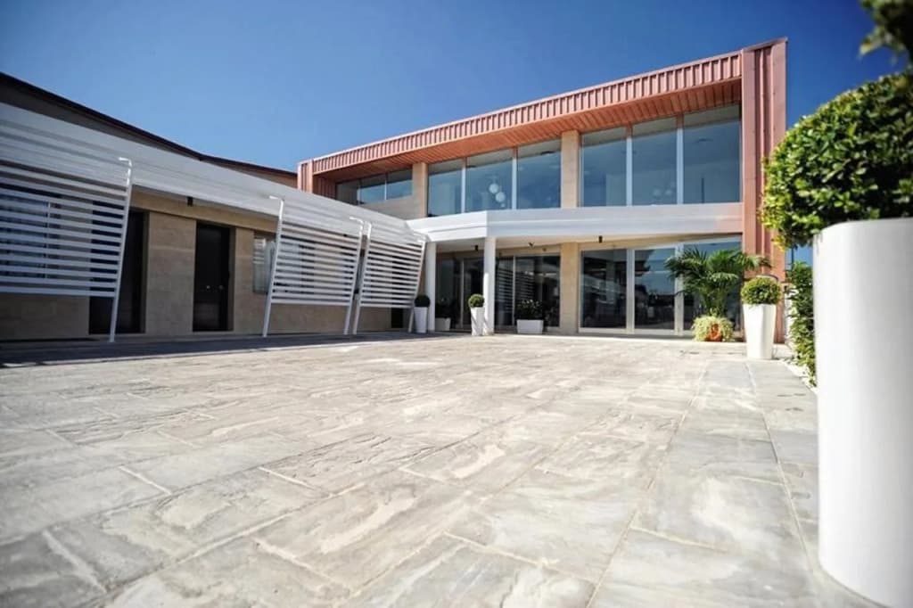 JC Hotel - photo 1