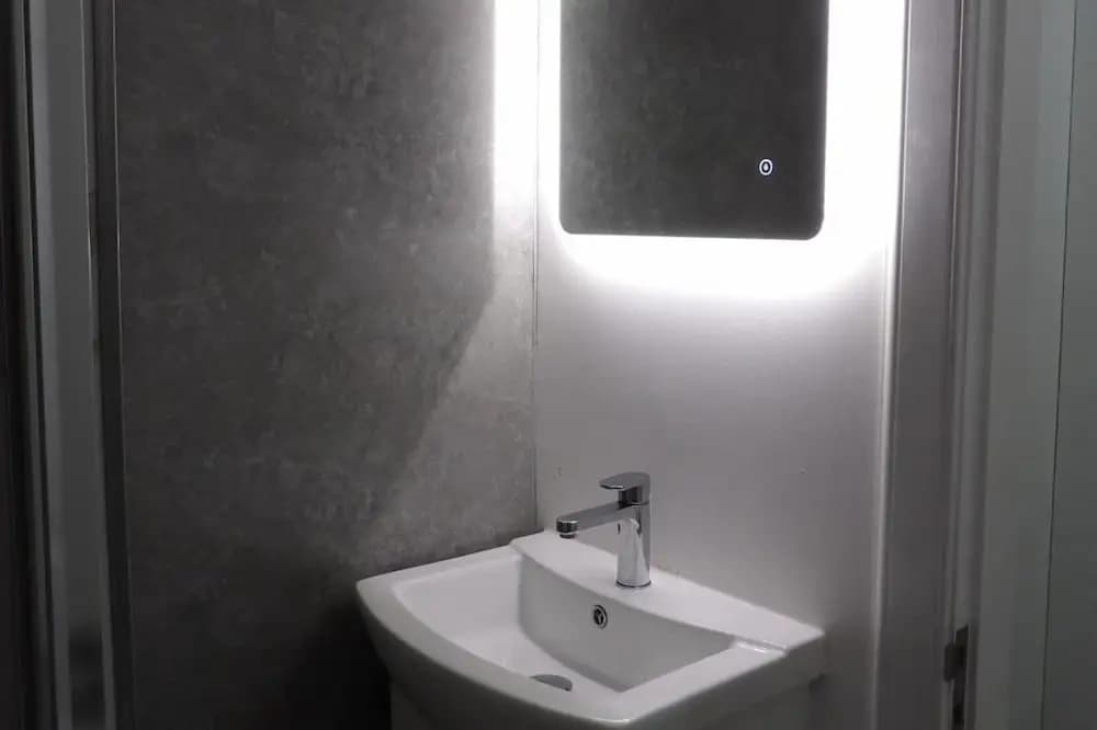 2bed Apt Sleeps 4-near Meadows Park, Parking, Wifi - photo 10