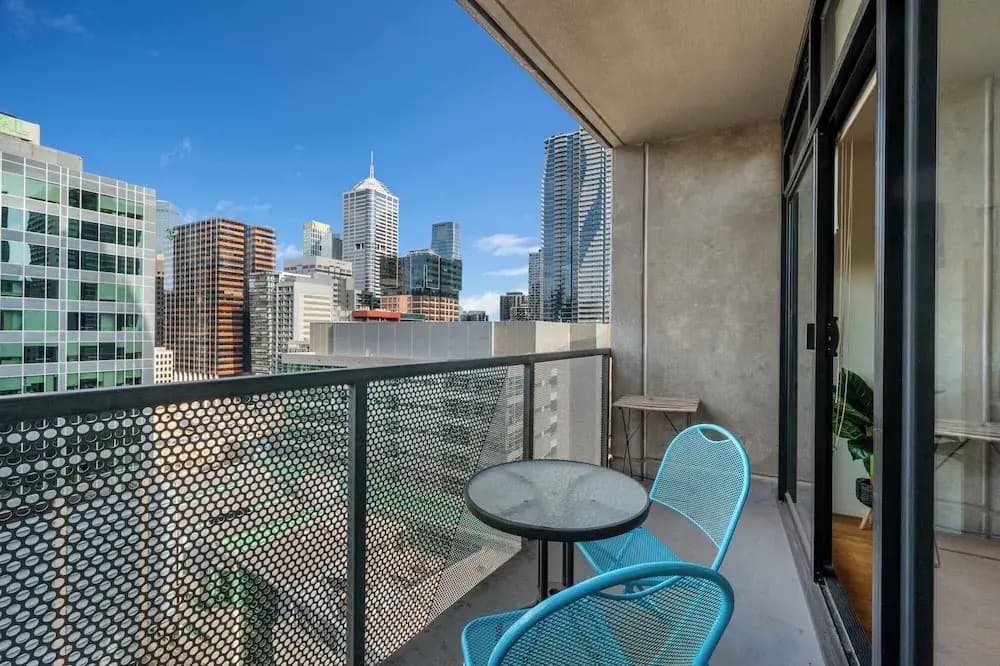 A Spacious 2BR Apt Near Melbourne Central - photo 7