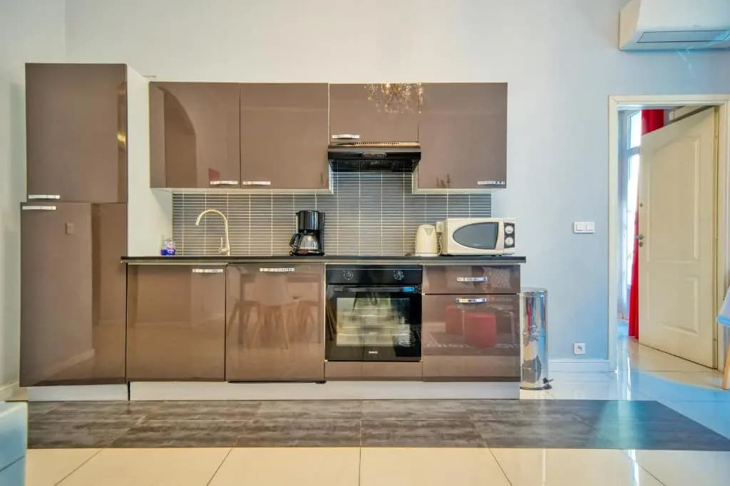 Lusso 5 beds Central Apartment - photo 6