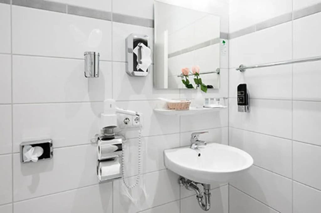 Upper Room Hotel Kurfurstendamm - photo 36