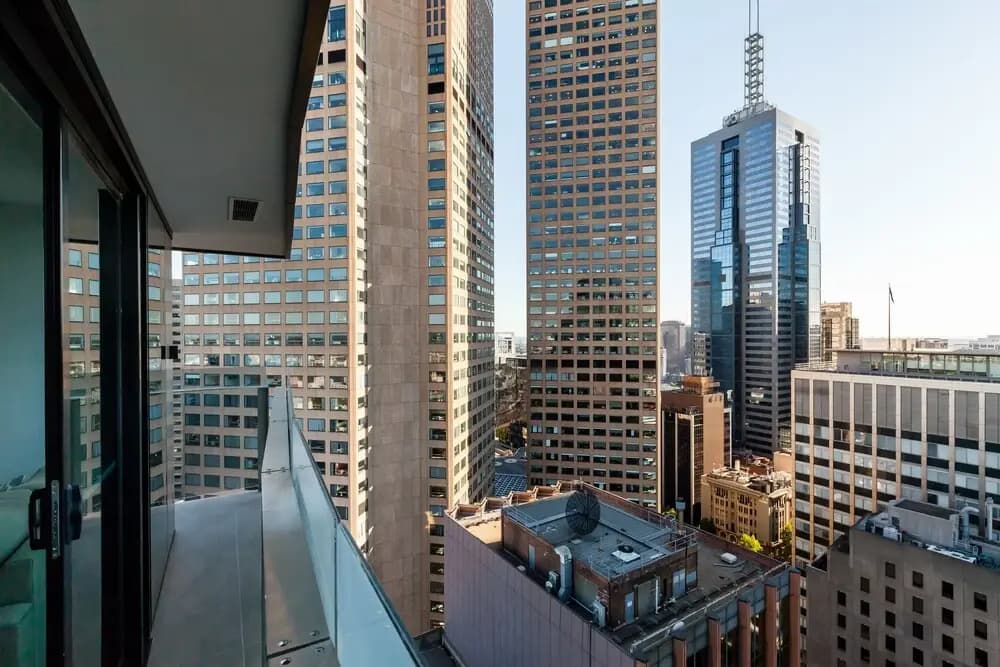 LOGAN, 2BDR Melbourne Apartment - photo 9