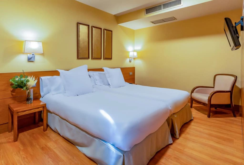 Hotel Sterling - photo 16