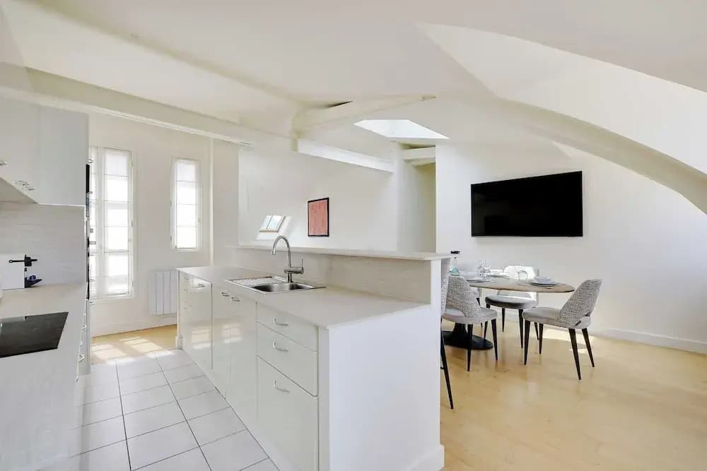 Apt a/c 3br/6p - Saint-lazare/les Champs Elysee - photo 15
