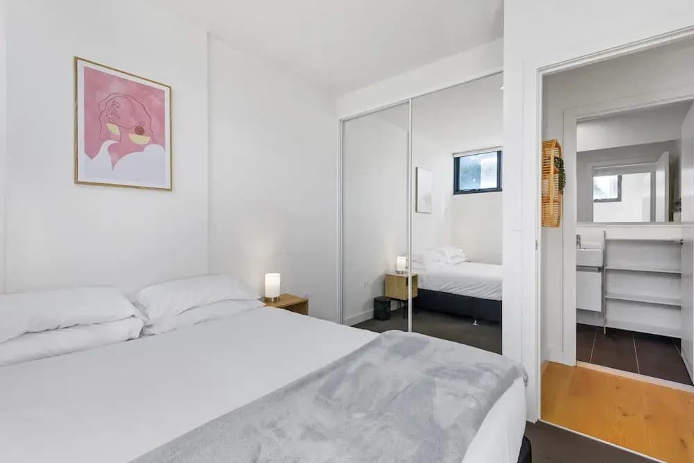 Cosy 1-bed With Private Balcony By Showgrounds - photo 3