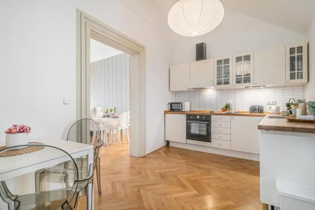 Spacious Apt at Mala Strana, Charles Bridge 3min - photo 1
