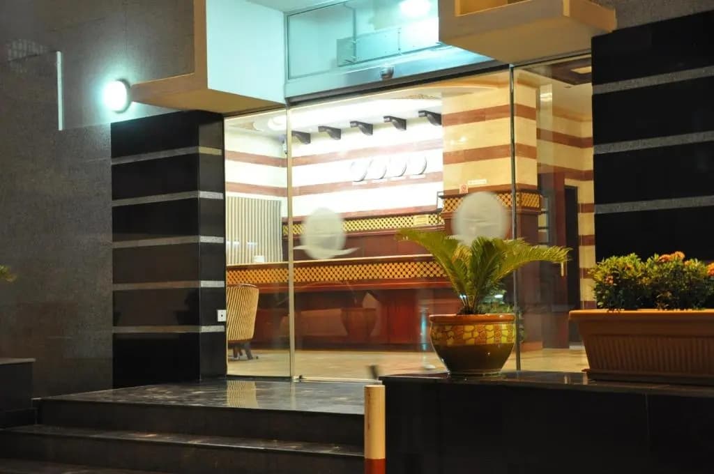 Sahara Hotel Apartment - photo 12