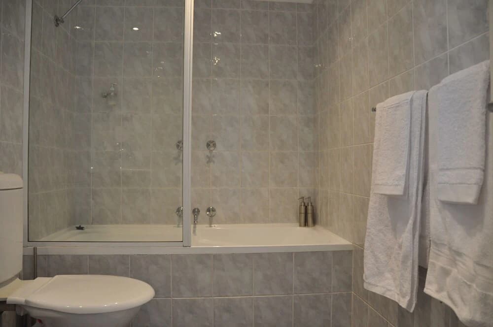 Sydney's Best 3 bdrm Apartment w Parking - photo 9