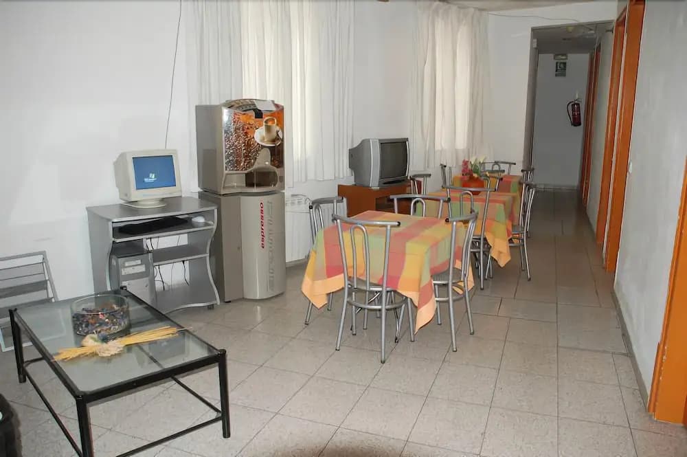 Pension Bahia Barcelona - photo 3