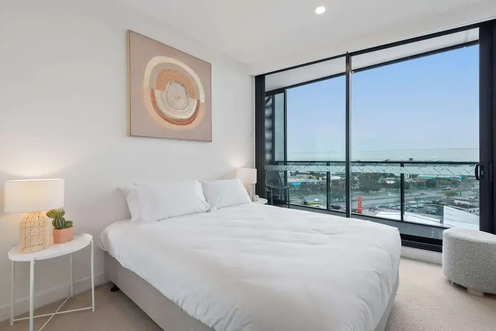Contemporary 2-bed Haven With Swimming Pool - photo 2