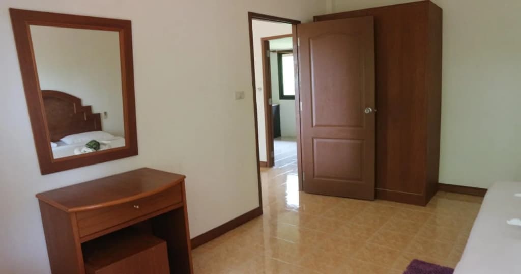 Baan Srinimit House & Apartment - photo 2
