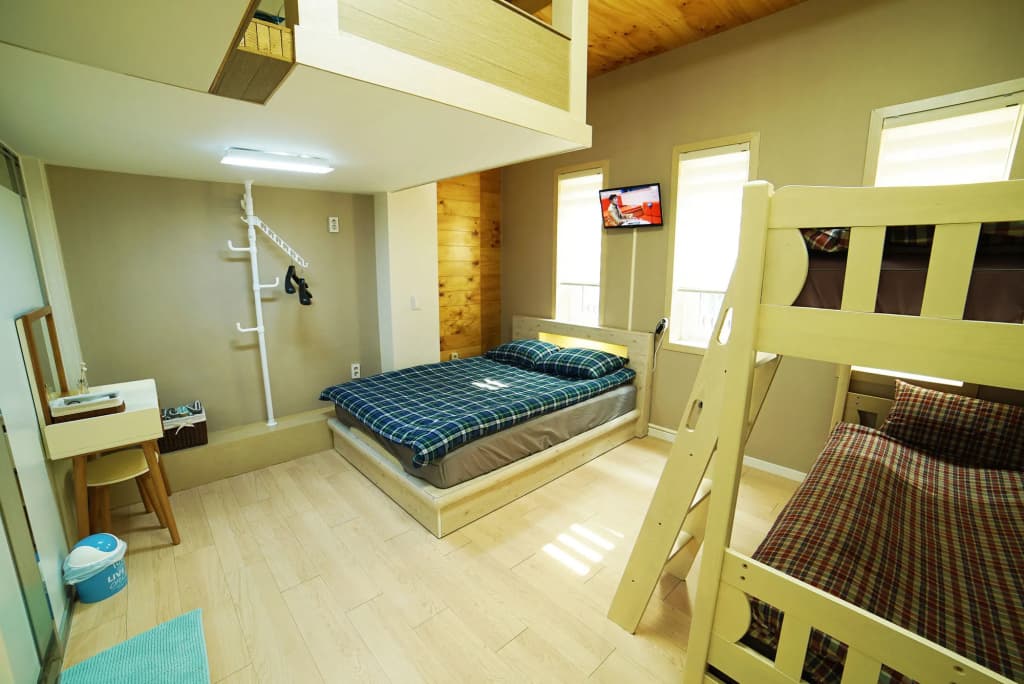Yolo Guesthouse - Hostel - photo 16