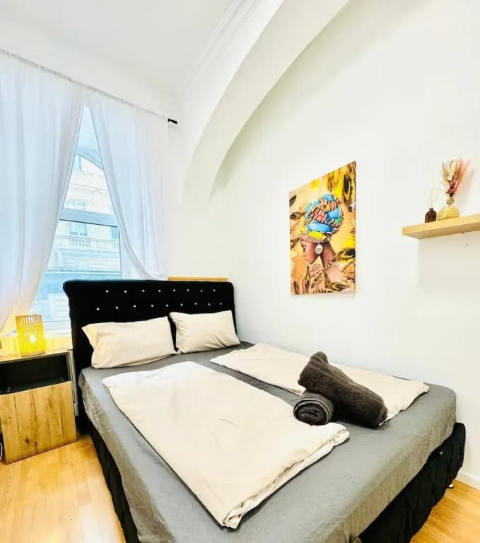 10BR Apt for Groups 8Min to Rathausplatz - photo 3