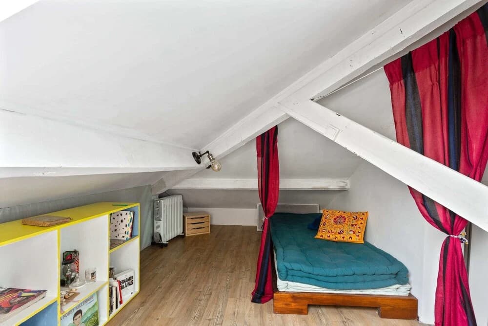 Spacious and Bright Duplex Located in the 19th - photo 4